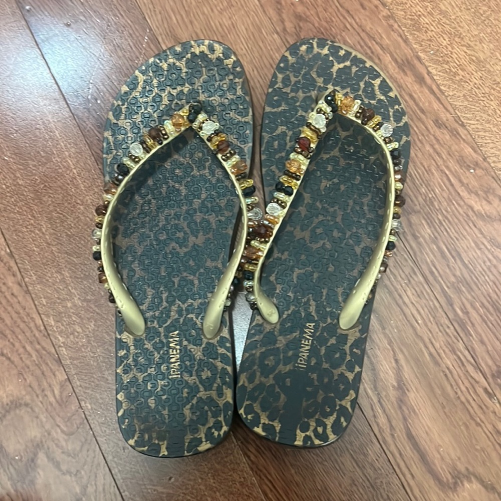 Ipanema leopard print flip-flops